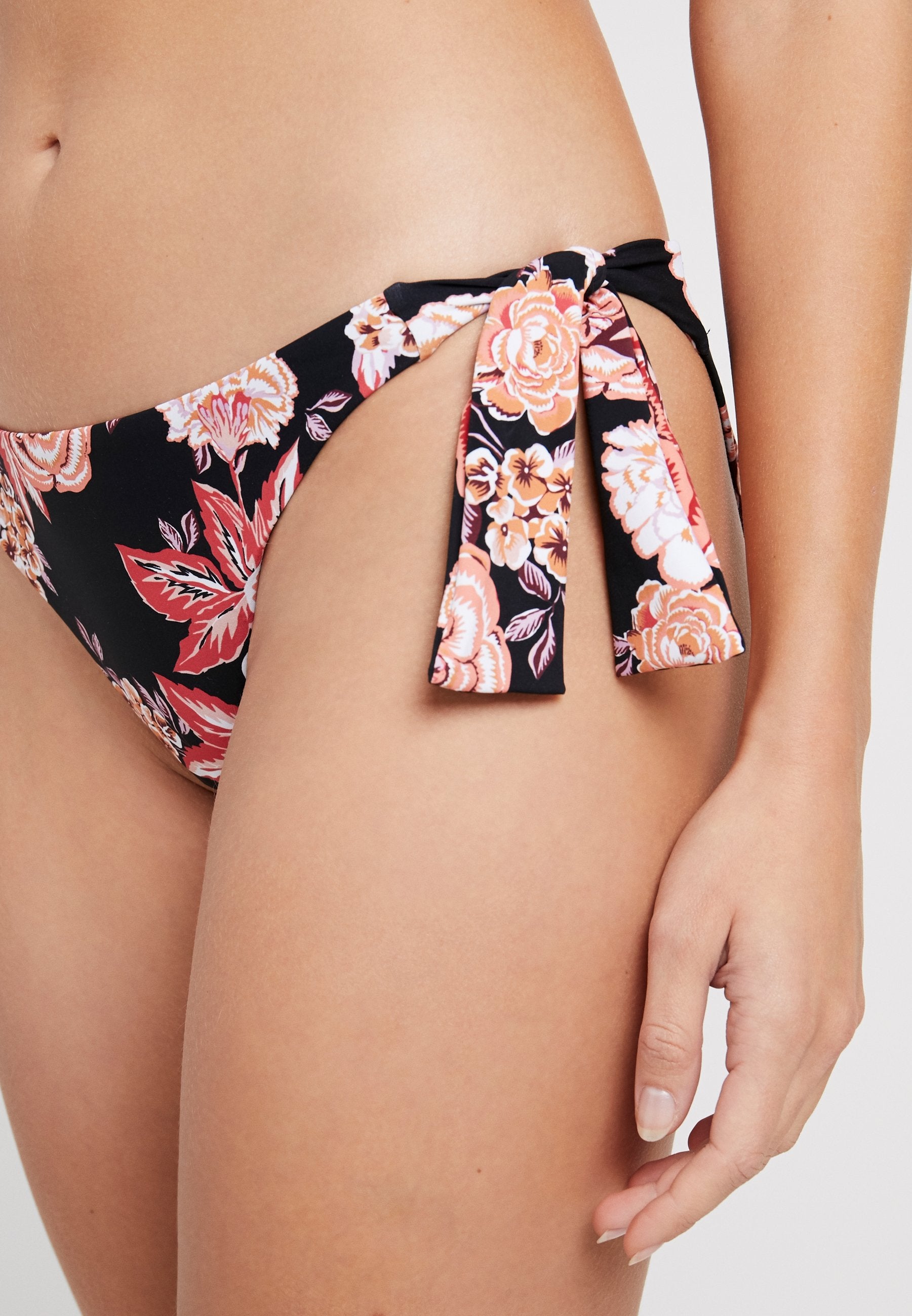 VEDA BLOOMS HIPSTER TIE SIDE Media 5