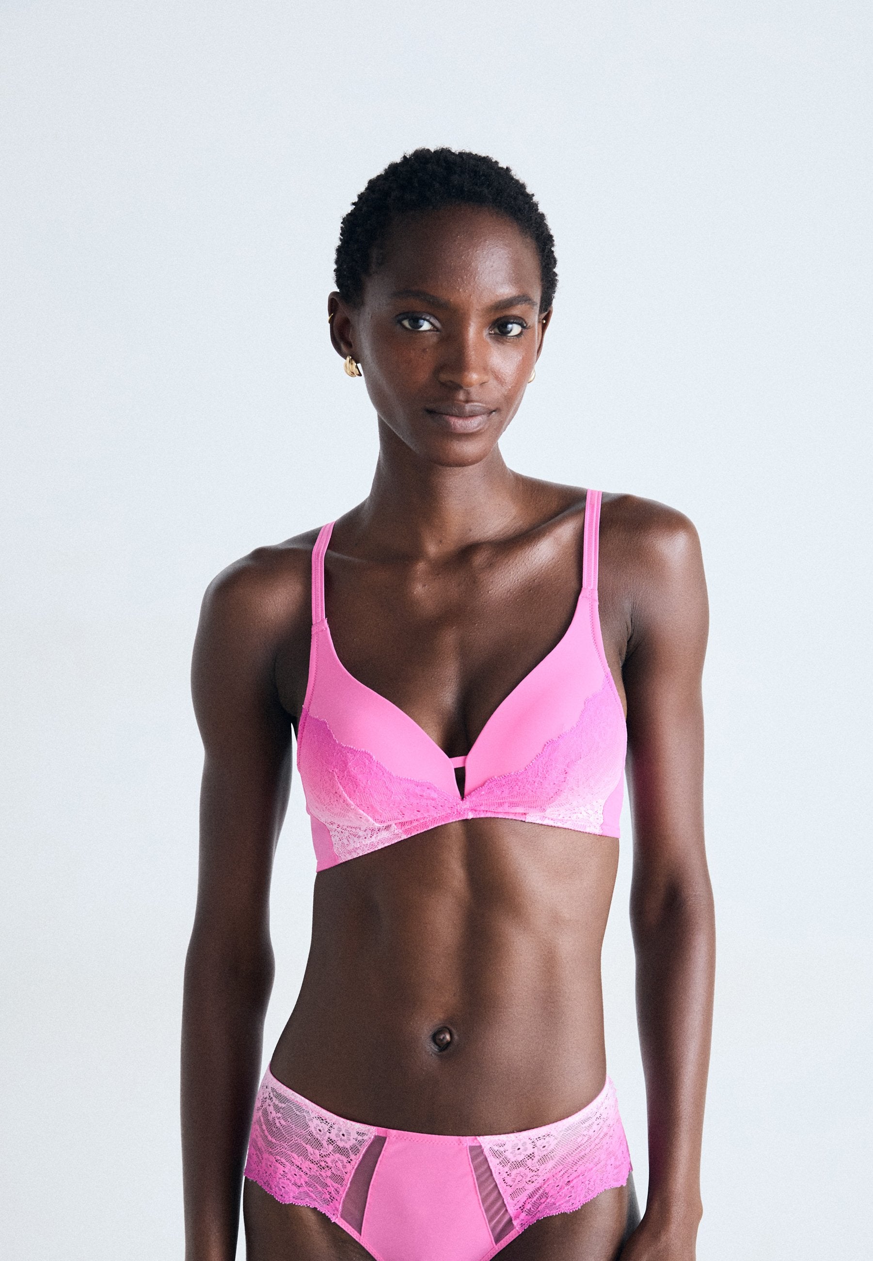 WIREFREE BRA Media 3