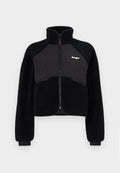 Schwarze Zip-Jacke mit Fleece- und glatten Stoffpaneelen, hohem Kragen und gerippten Bündchen. Mit Logo auf der Brust und vorderen Reißverschlusstaschen.