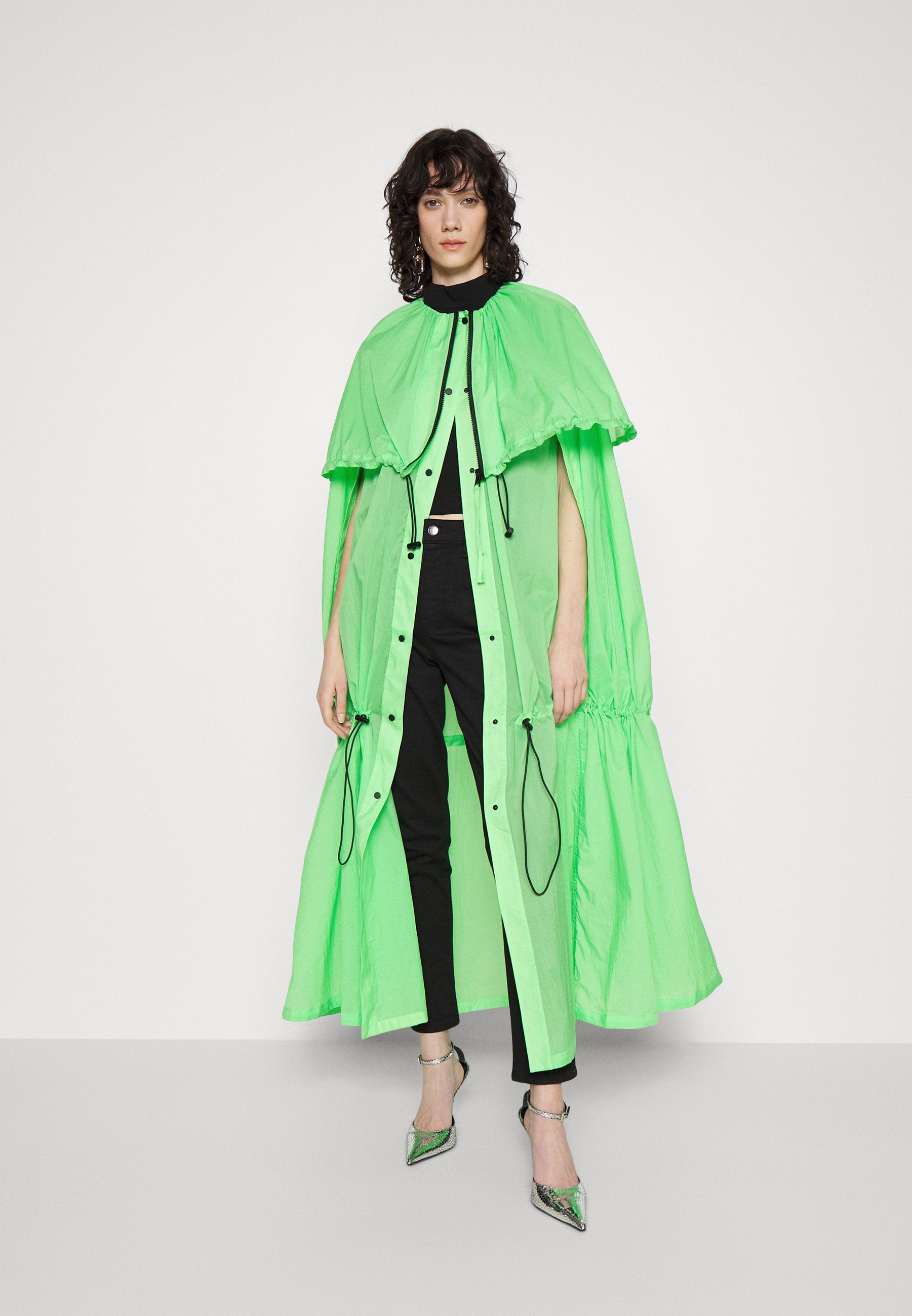 HUN'S PICK VOLUMINOUS RAINCOAT Media 2