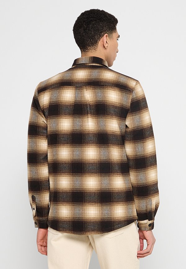 REVOLUTION REGULAR FIT