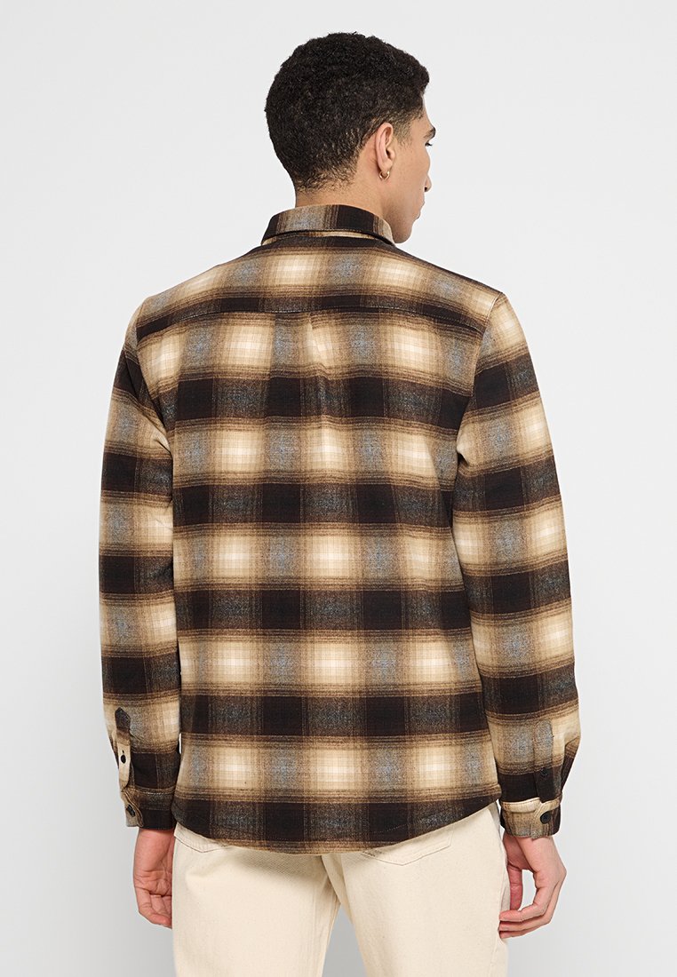 REVOLUTION REGULAR FIT