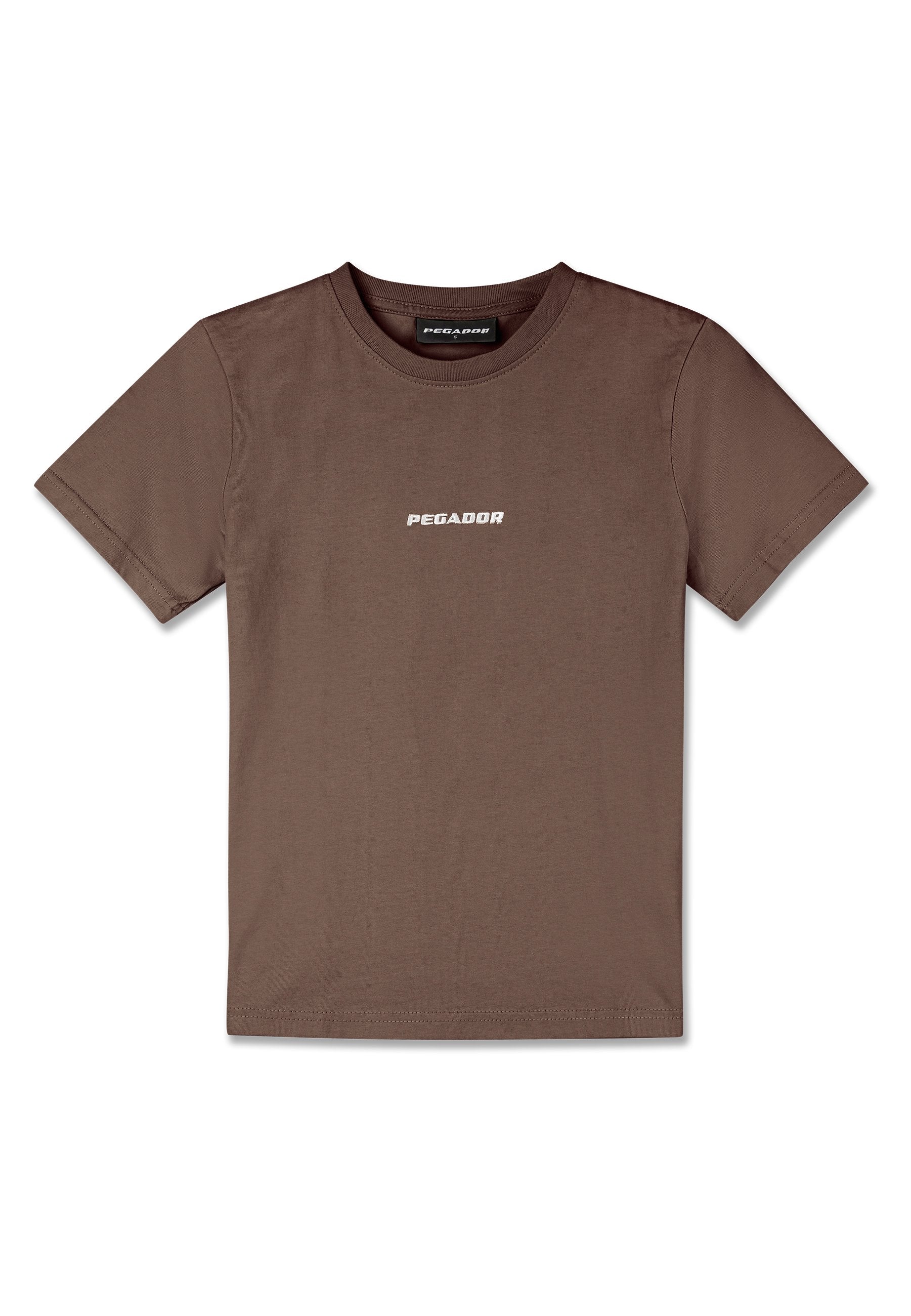 Braunes Baumwoll-T-Shirt mit kurzen Ärmeln, rundem Halsausschnitt und weißem "PEGADOR"-Text, der in der Mitte vorne aufgedruckt ist. Glatte Textur, normale Passform.