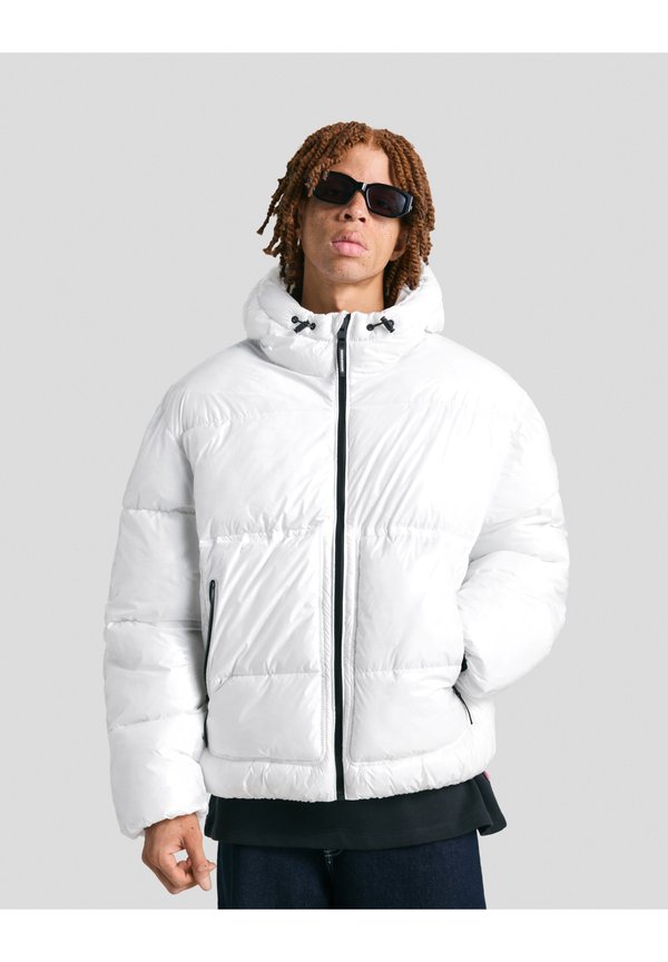 Bershka SHINY PUFFER WITH HOOD - Winter jacket - white