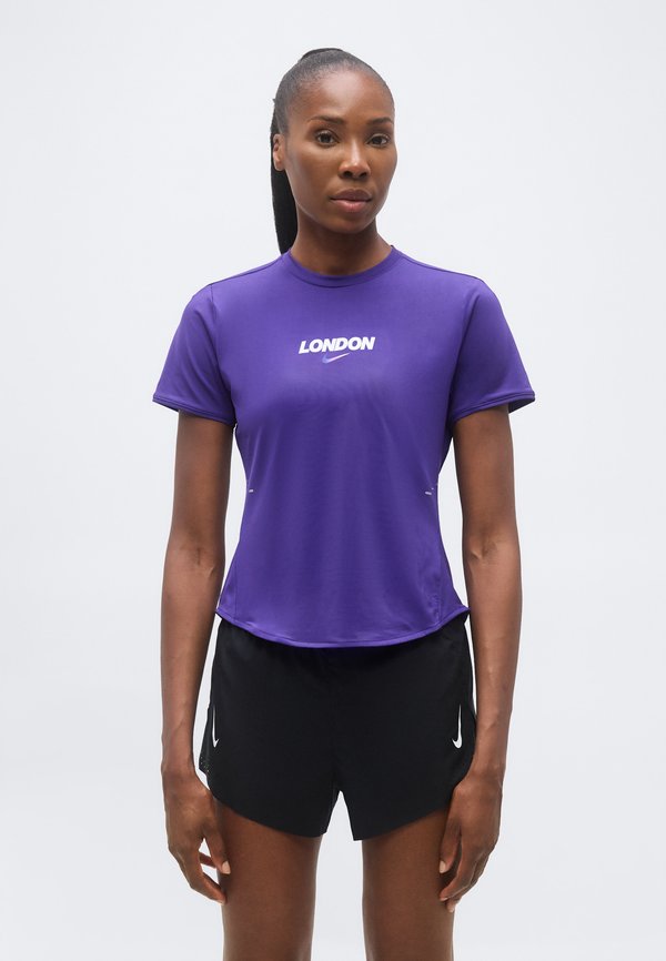 Nike Performance SWIFT