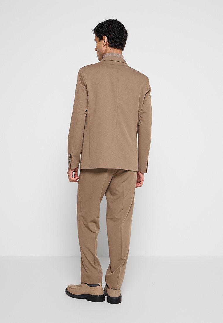 RELAXED FIT Media 2