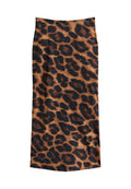 Leopardenmuster-Rock mit einem braunen und schwarzen Muster, glatter Textur, knöchellangem Design und figurbetonter Silhouette.