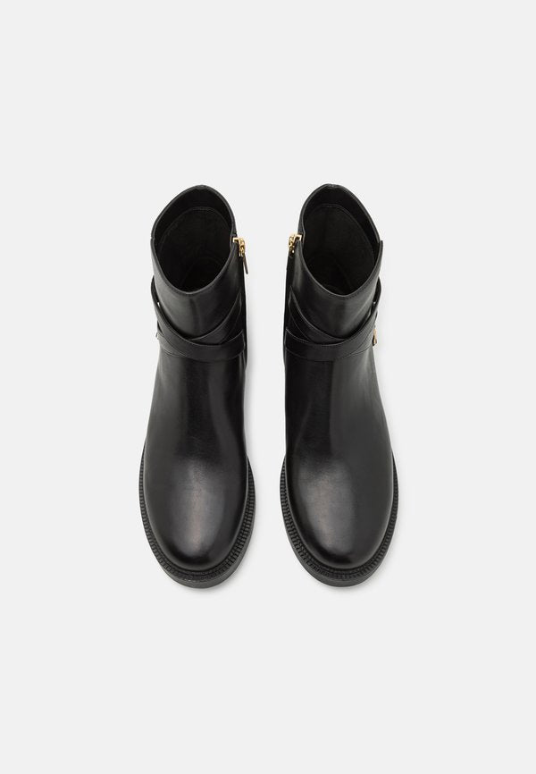 MICHAEL Michael Kors ABIGAIL FLAT BOOTIE