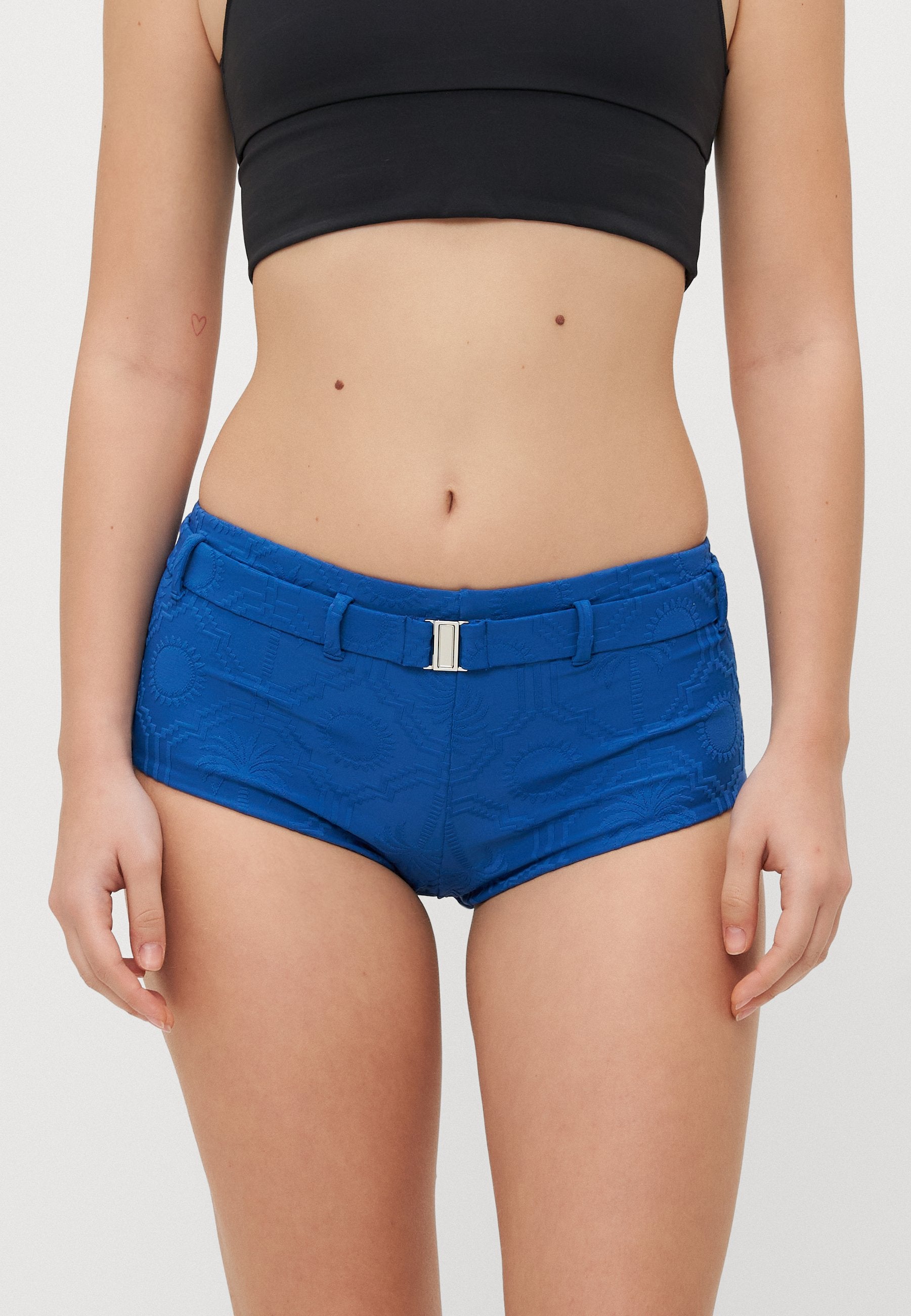 BELTED HOLLYWOOD BOYLEG Media 3