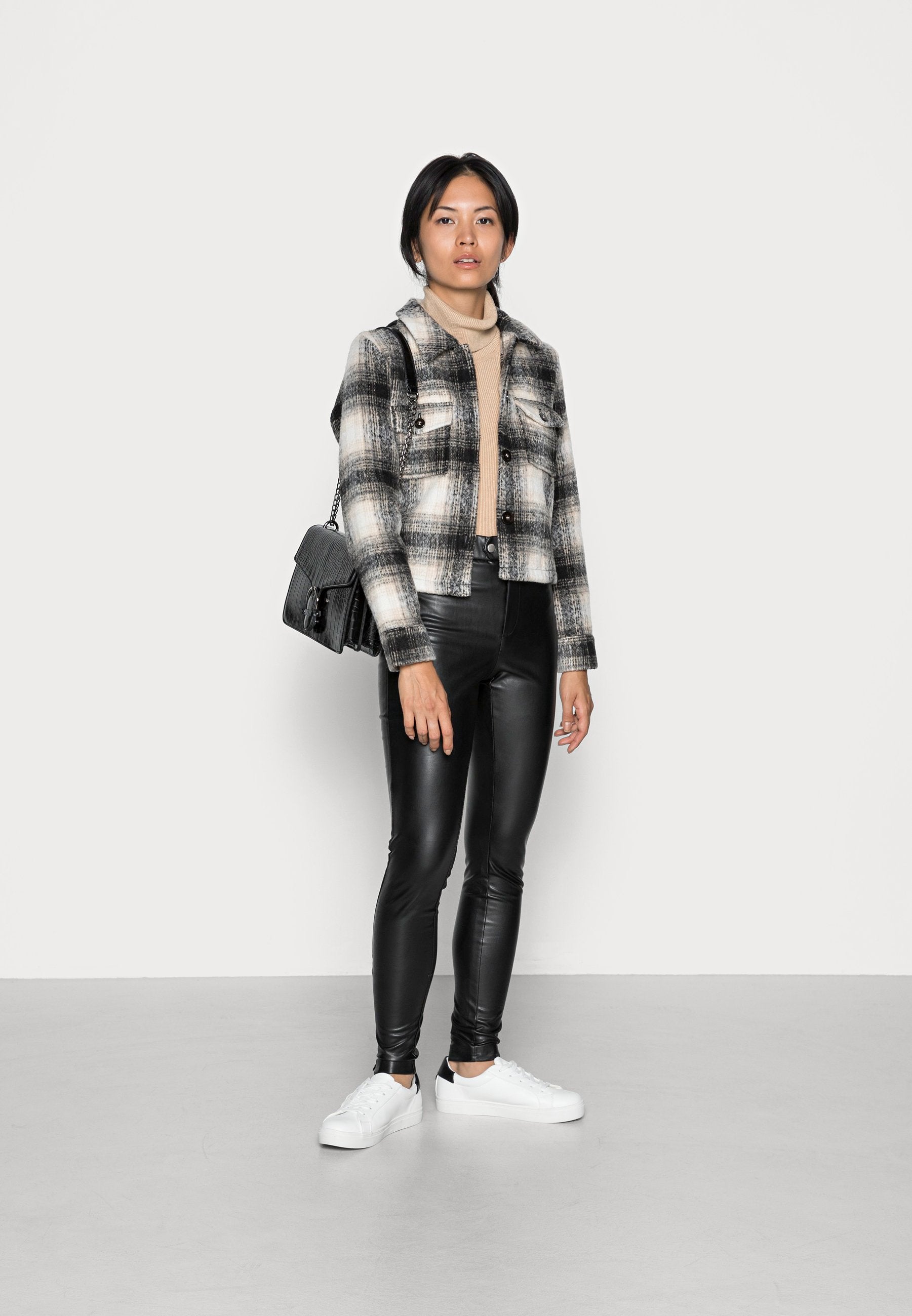 ONLHANNA ANKLE PANT Media 2