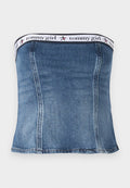 Denim trägerloses Oberteil mit einer taillierten Passform, das ein weißes elastisches Band mit "Tommy Girl"-Markierung und roten Sternakzenten nahe dem oberen Rand aufweist.