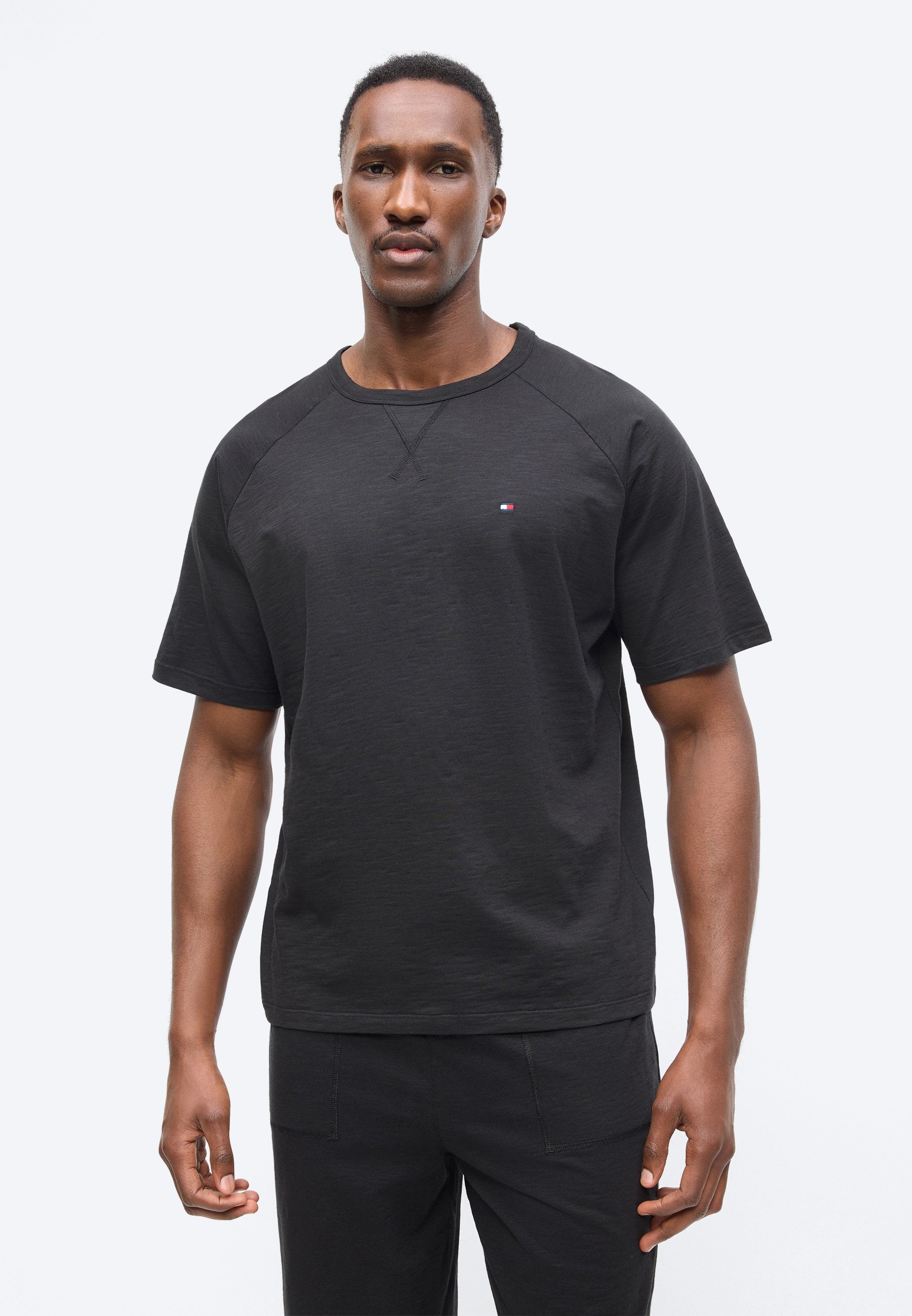 EVERYDAY ESSENTIALS TEE Media 7