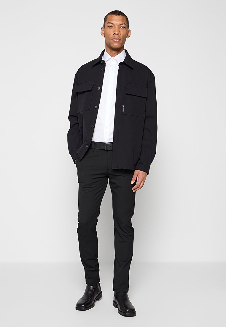 REGULAR FIT Media 2