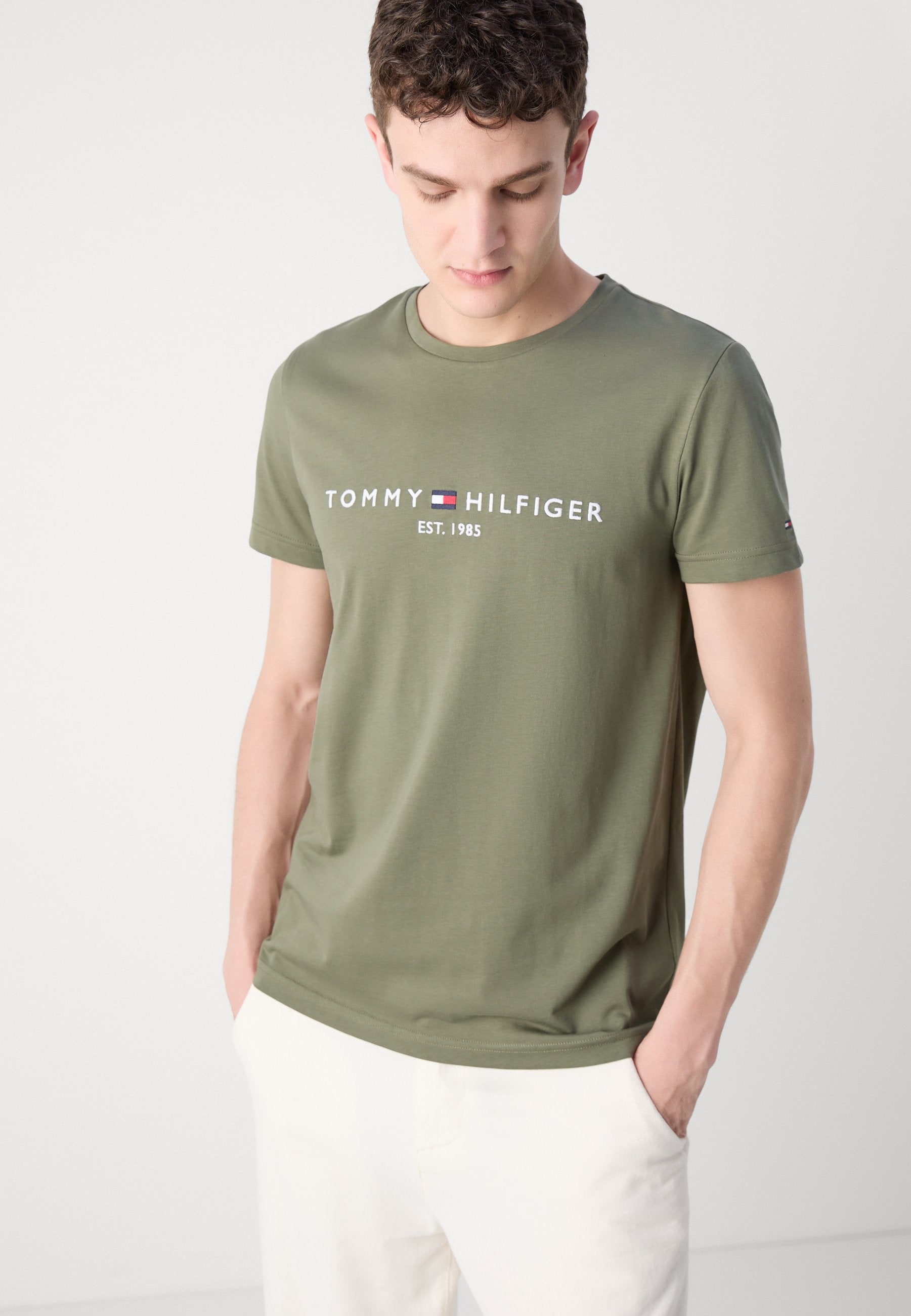 LOGO TEE Media 7