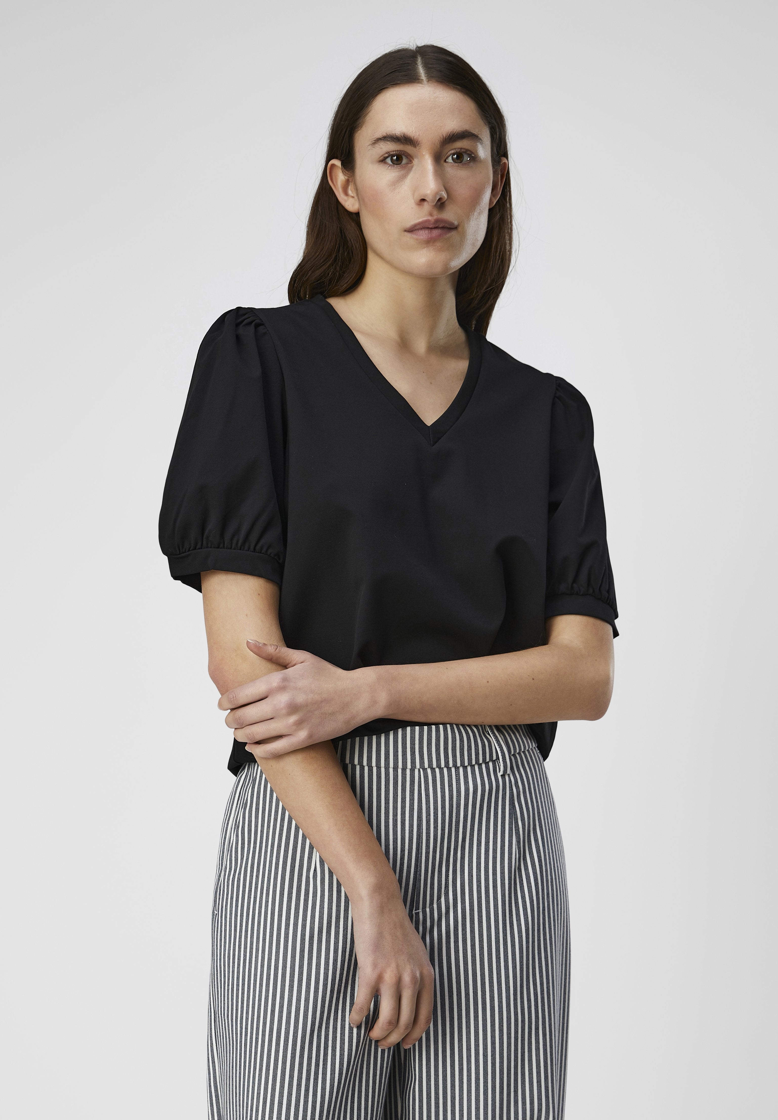 Object V-neck