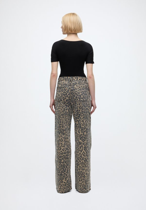 Good American GOOD STANDARD EASE LEOPARD JEANS
