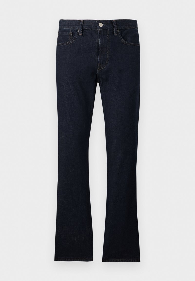 Dunkelblaue Jeans mit geradem Bein, vorderem Knopf, Reißverschluss, Gürtelschlaufen und einem Fünf-Taschen-Design auf einfarbigem Hintergrund.