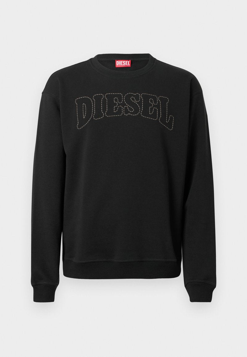 Schwarzer Pullover aus Baumwolle mit auffälliger "DIESEL"-Beschriftung in kontrastierender Naht. Klassischer Rundhalsausschnitt und gerippte Bündchen.