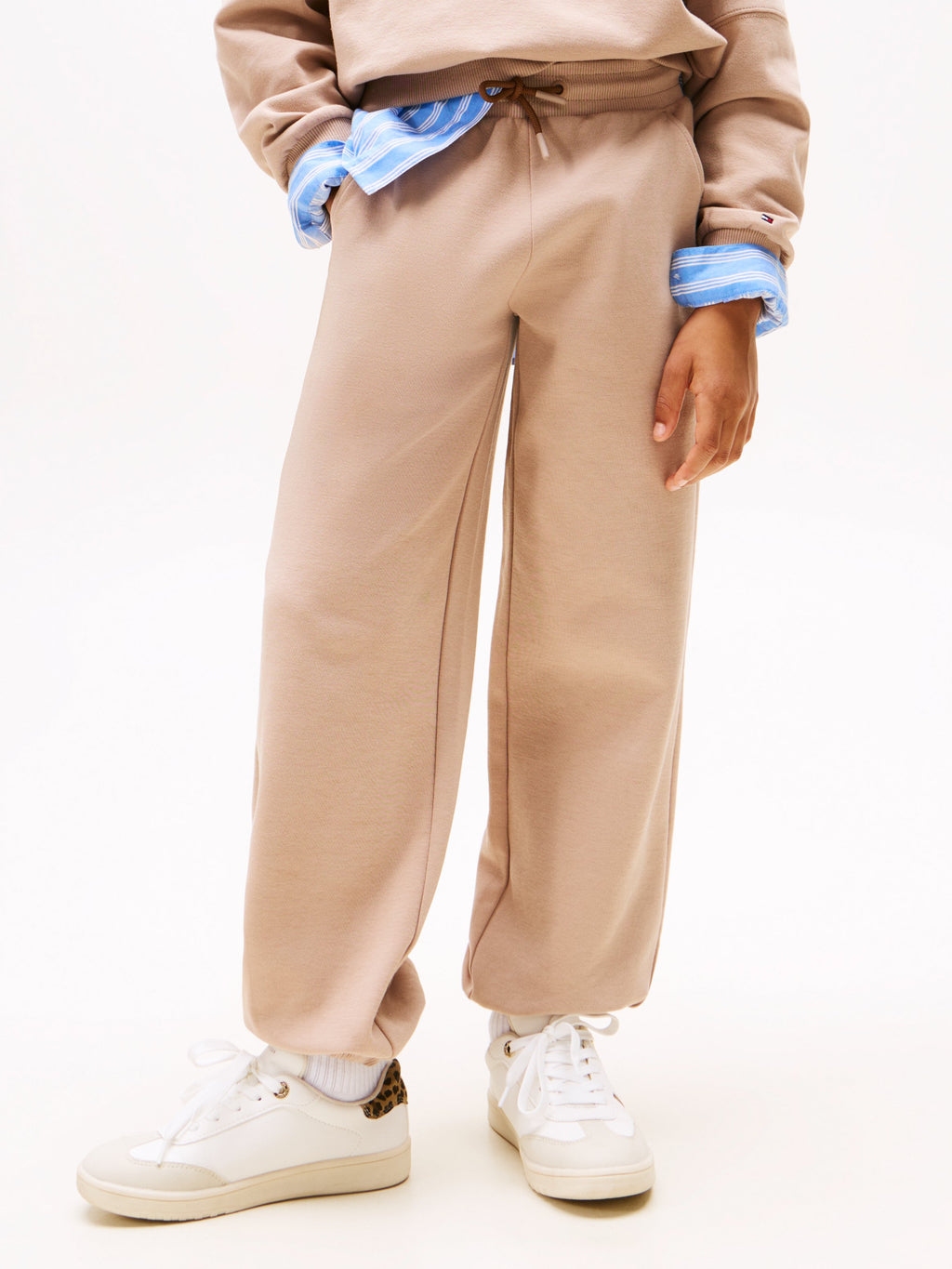 TONAL CREST SWEATPANTS Media 3
