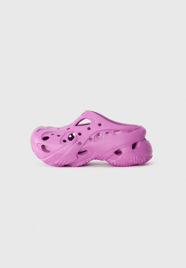 Crocs CAGED
