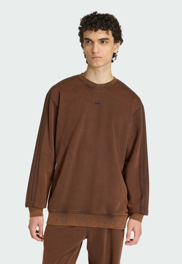 adidas Originals PREMIUM ESSENTIALS RETRO WASHED CREW - Sweatshirt - aurora coffee