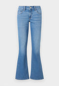 Hellblaue Schlagjeans aus Denim. Verfügt über eine mittelhohe Taille, Fronttaschen und einen Knopfverschluss. Die Textur ist glatt mit subtilen Auswaschungen.