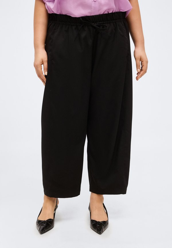 Vero Moda Curve VMCDAHLIA BARREL CULOTTE  - Trousers - black