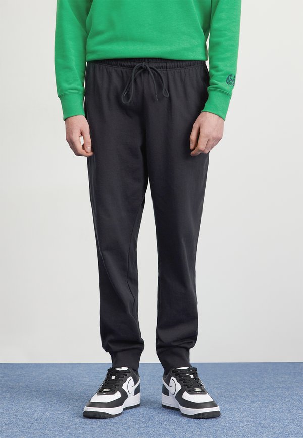 Nike Sportswear CLUB - Tracksuit bottoms - black/(white)