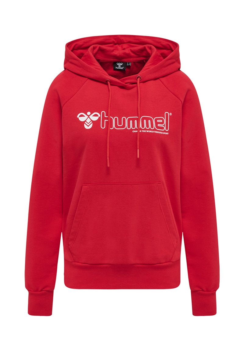 Rotes Kapuzen-Sweatshirt mit Fronttasche, Kordeln und weißem „hummel“-Logo sowie Bienen-Emblem auf der Brust.