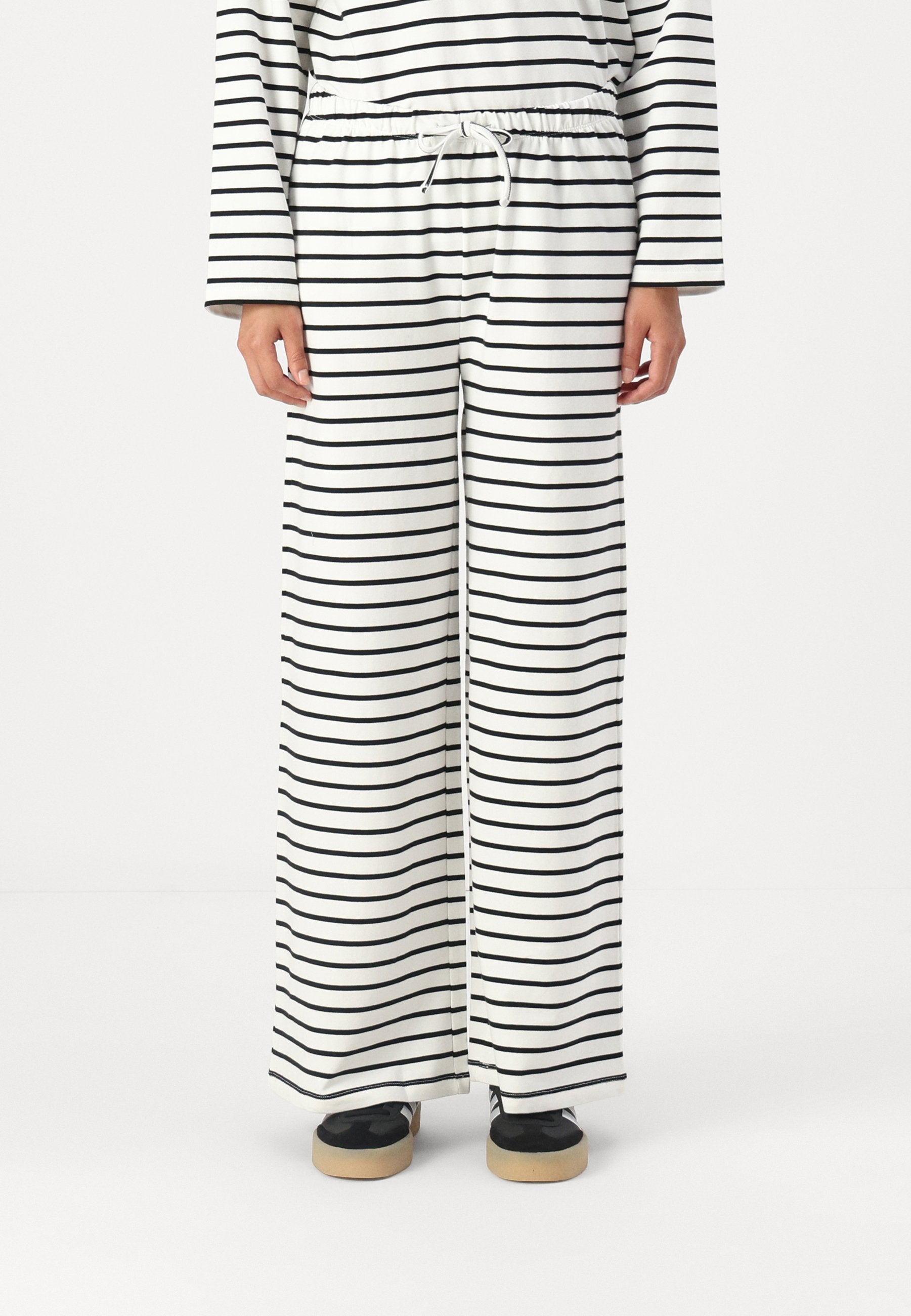 Object OBJLINEA PANT