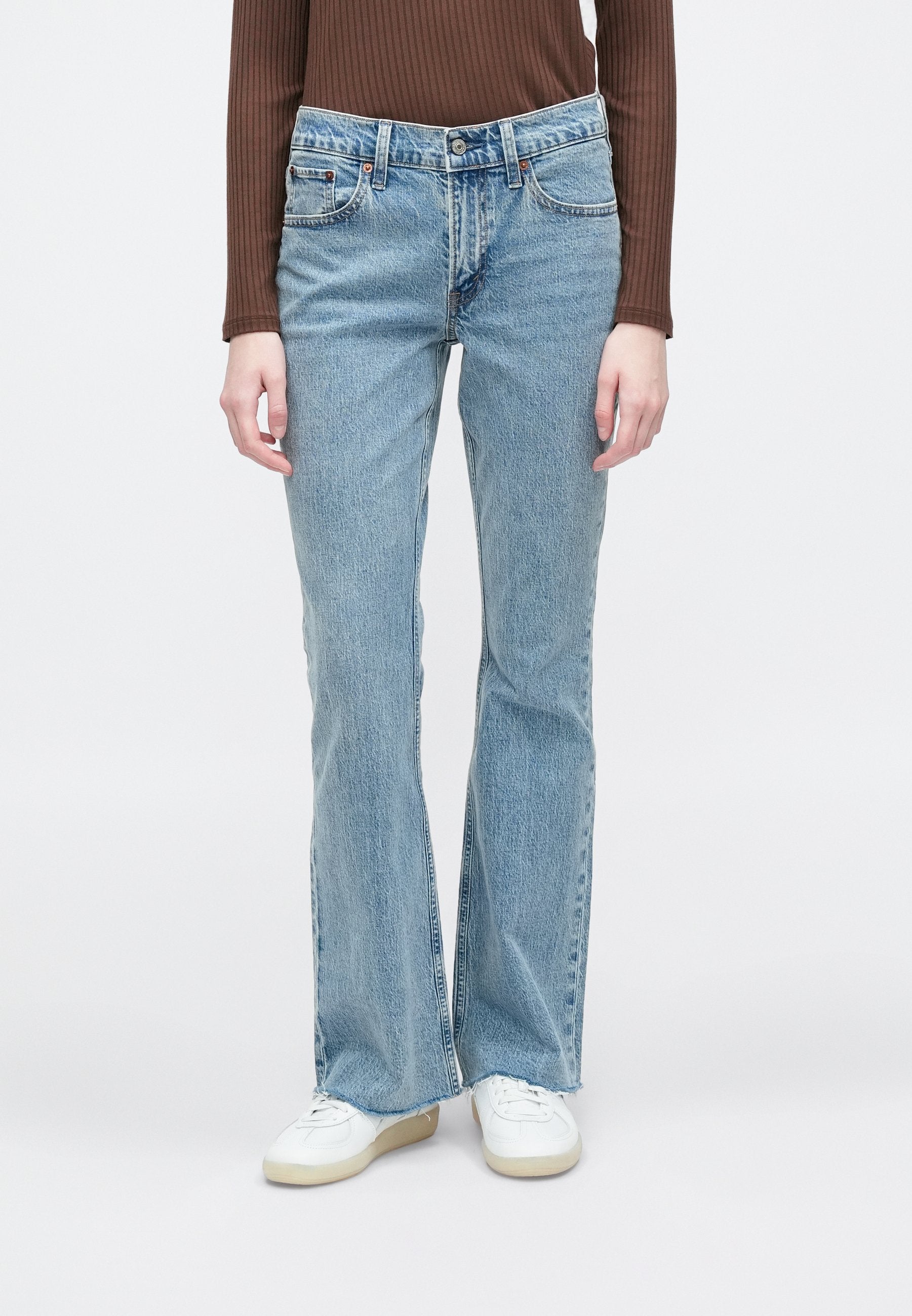 Abercrombie & Fitch MEDIUM CREASE FRAY HEM BOOTCUT