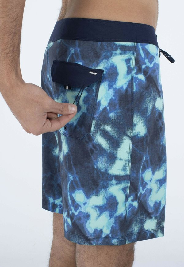 Hurley PHANTOM CLASSIC 18