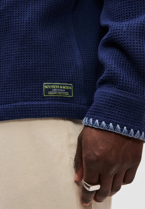 Scotch & Soda WAFFLE STRUCTURE RELAXED FIT SHIRT