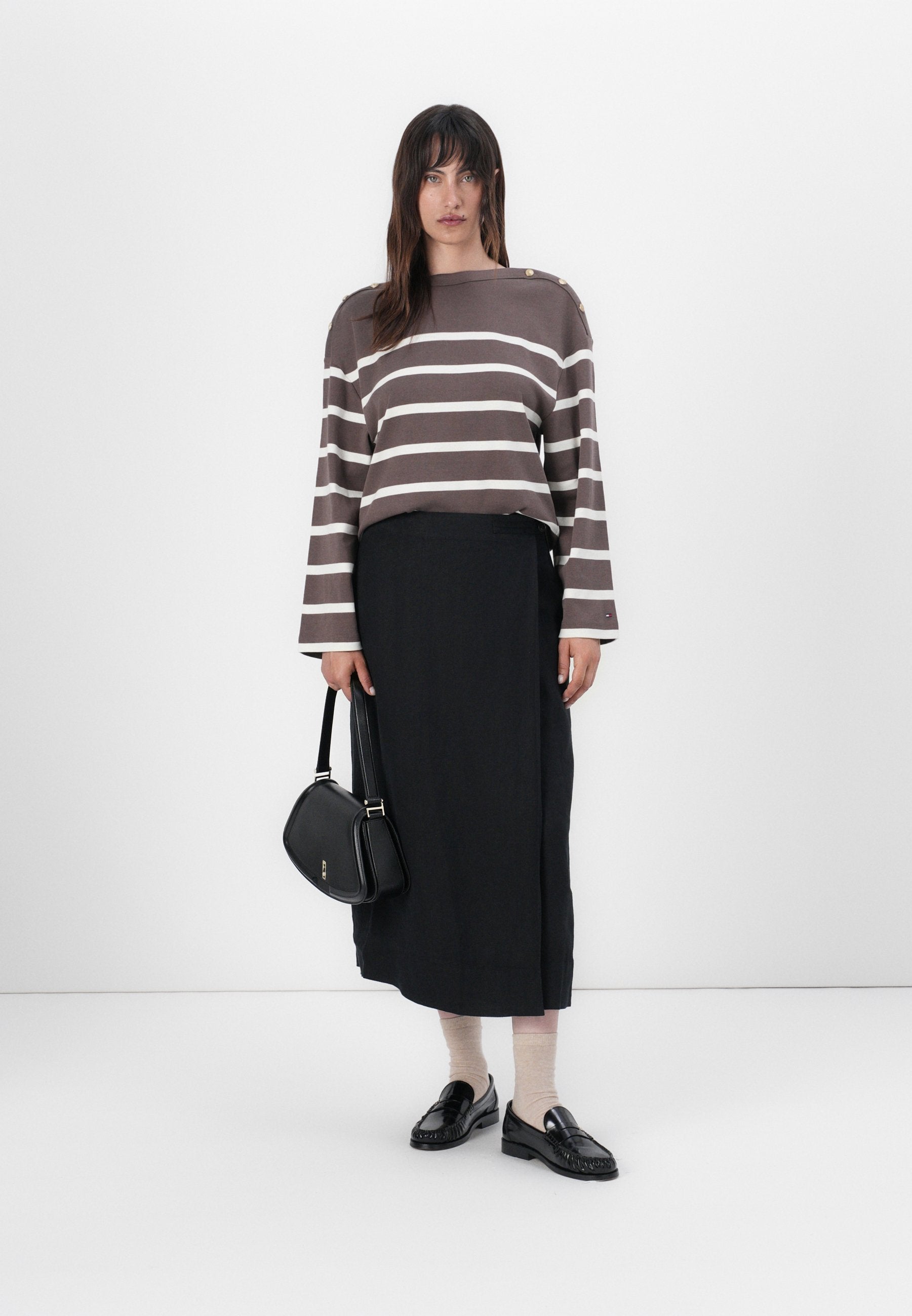 BUTTON BOAT TEE Media 2