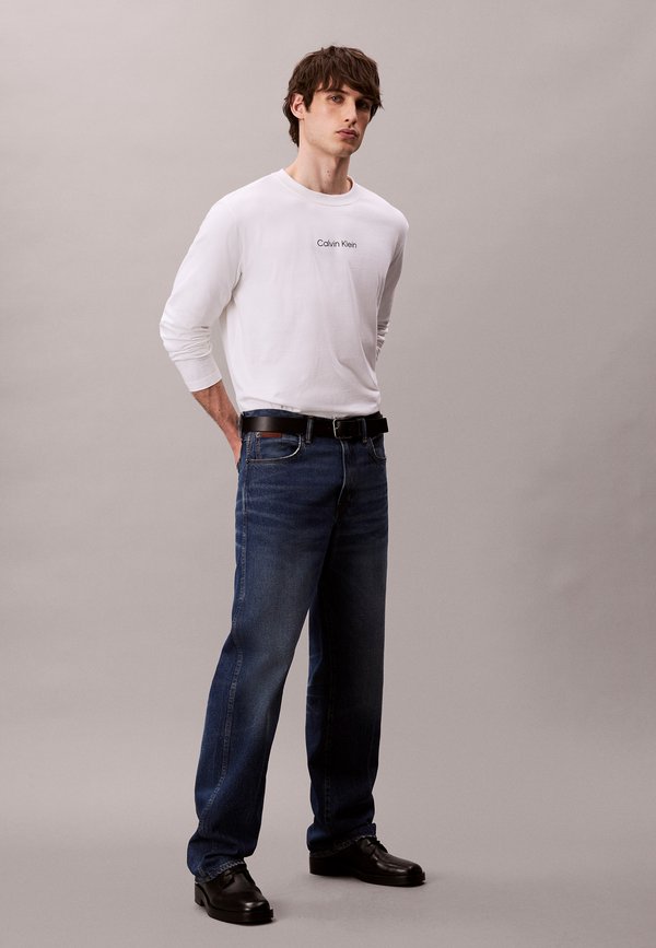 Calvin Klein RELAXED STANDARD LOGO CREWNECK TEE - Long sleeved top - bright white