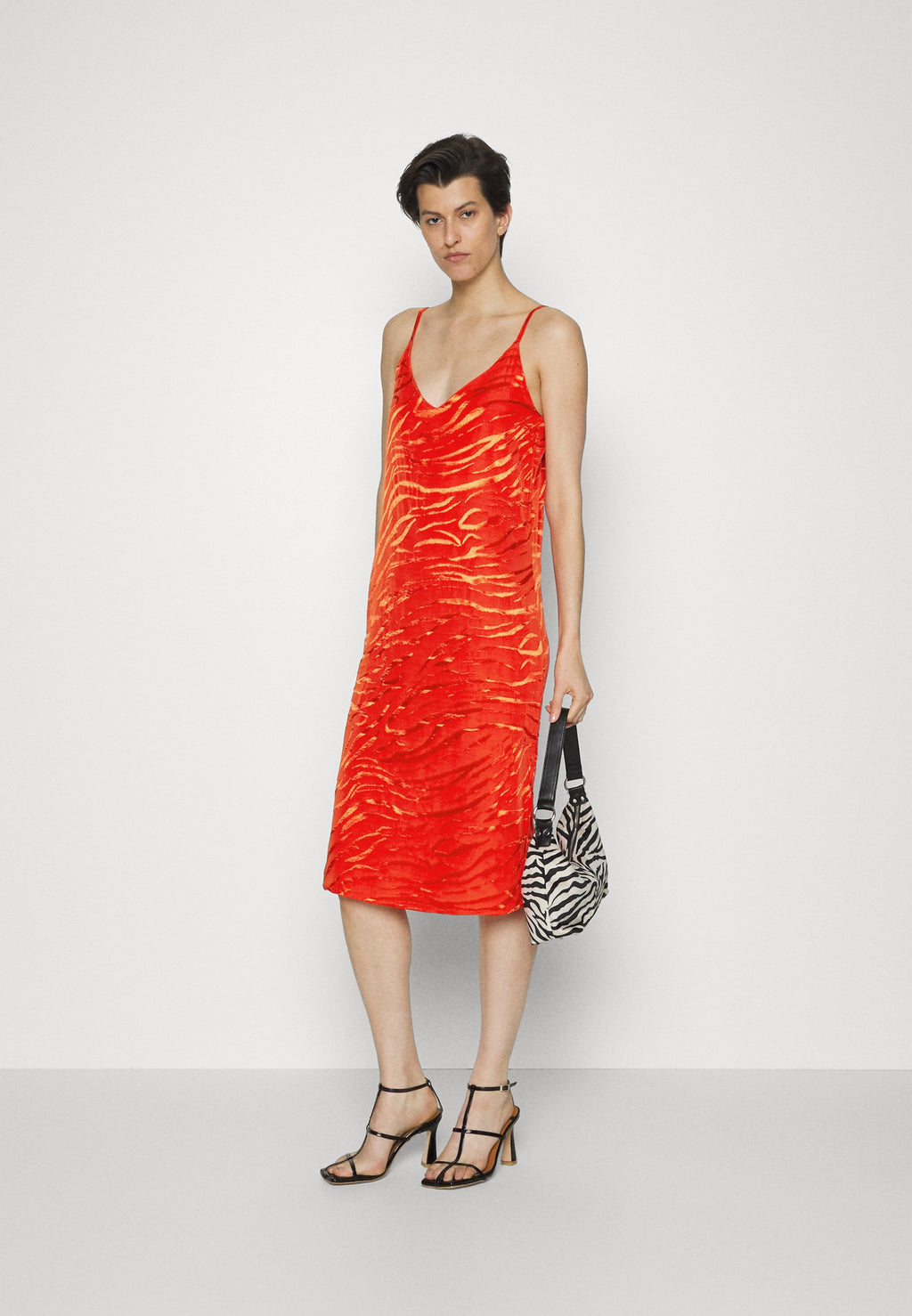 ONLBELLA SLIP DRESS Media 2