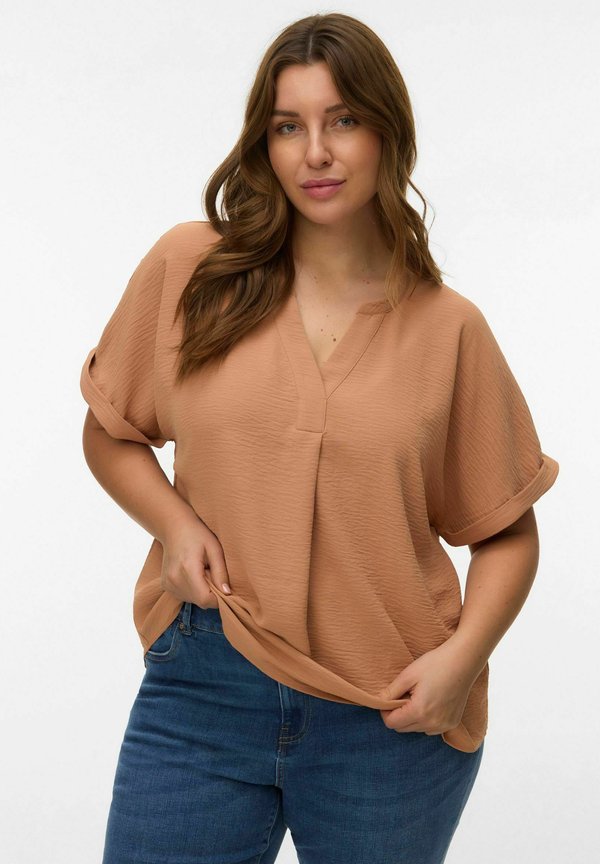 Vero Moda Curve MIT KURZEN ÄRMELN V-AUSSCHNITT - Blouse - mocha mousse