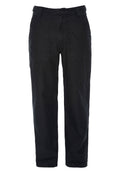 Schwarze Baumwoll-Cargo-Hose mit lockerer Passform, ausgestattet mit zwei vorderen Taschen und einem Knopfverschluss, glatter Textur und lässigem Design.