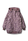 Lila Jacke mit Blumenmuster und Kapuze, ausgestattet mit elastischen Bündchen und einem gerafften unteren Saum. Eine Seitentasche ist sichtbar.