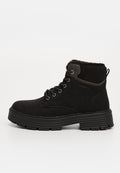 Schwarze Knöchelstiefel aus Wildleder, mit Schnürdesign, gepolstertem Kragen und Gummisohle mit strukturiertem Profil.