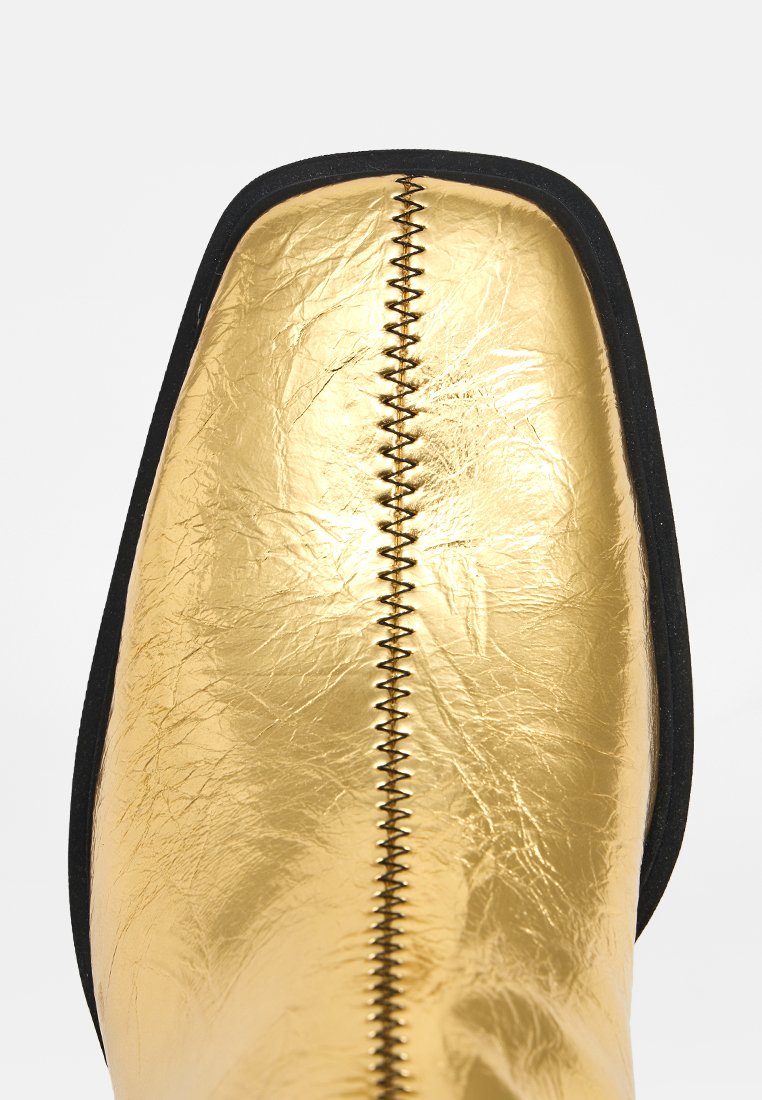 DATE ORO Media 4