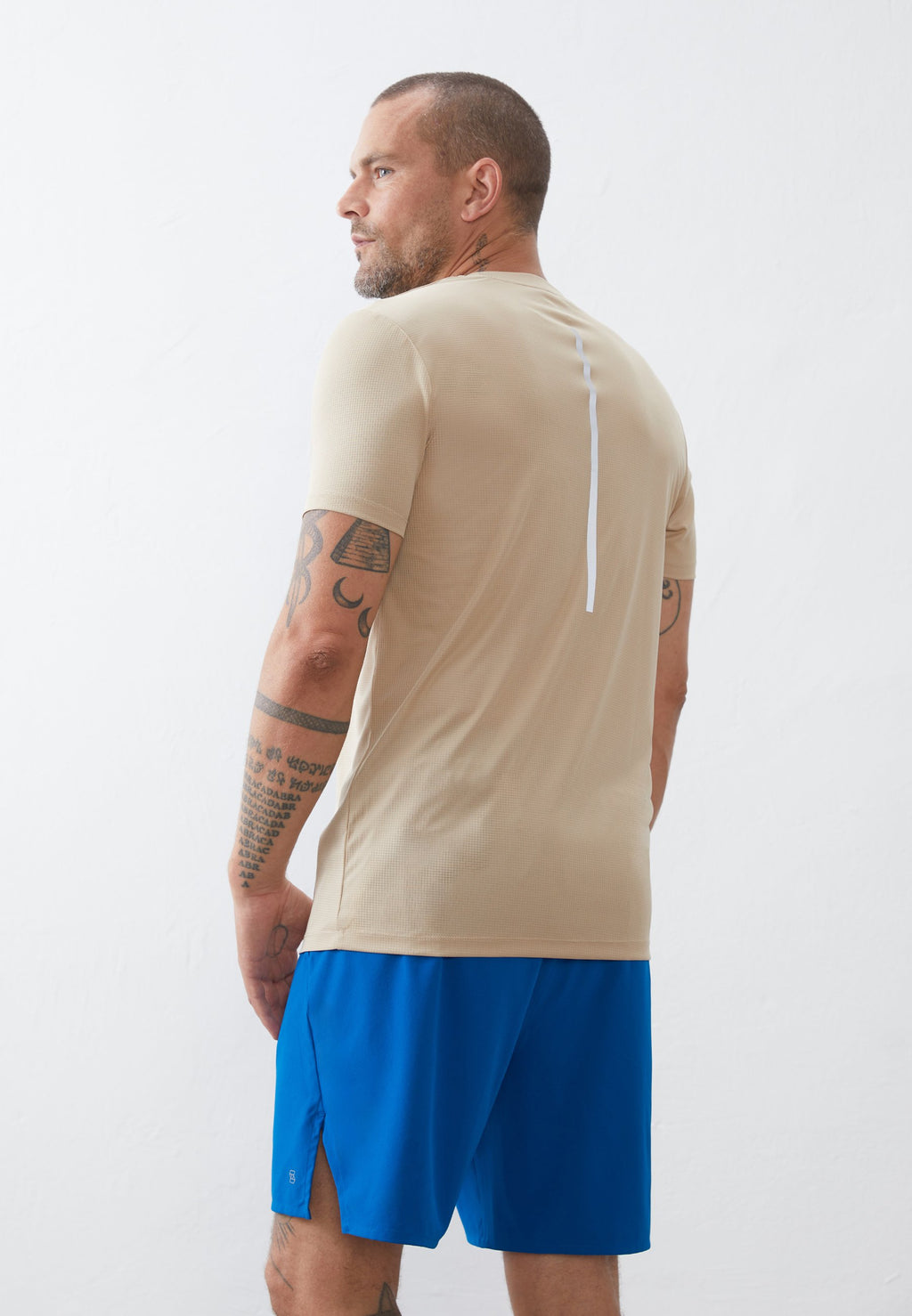 Pier One Sport ESSENTIAL RUNNING T-SHIRT WITH REFLECTIVE STRIP