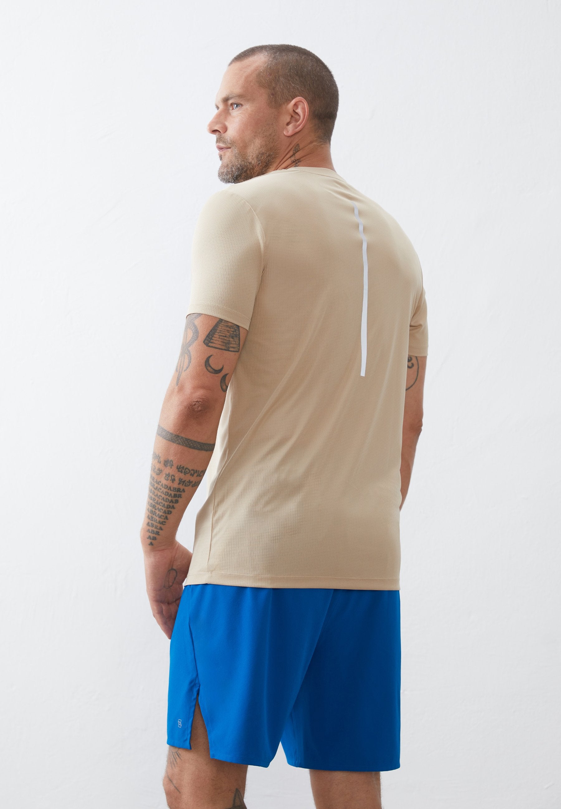 Pier One Sport ESSENTIAL RUNNING T-SHIRT WITH REFLECTIVE STRIP