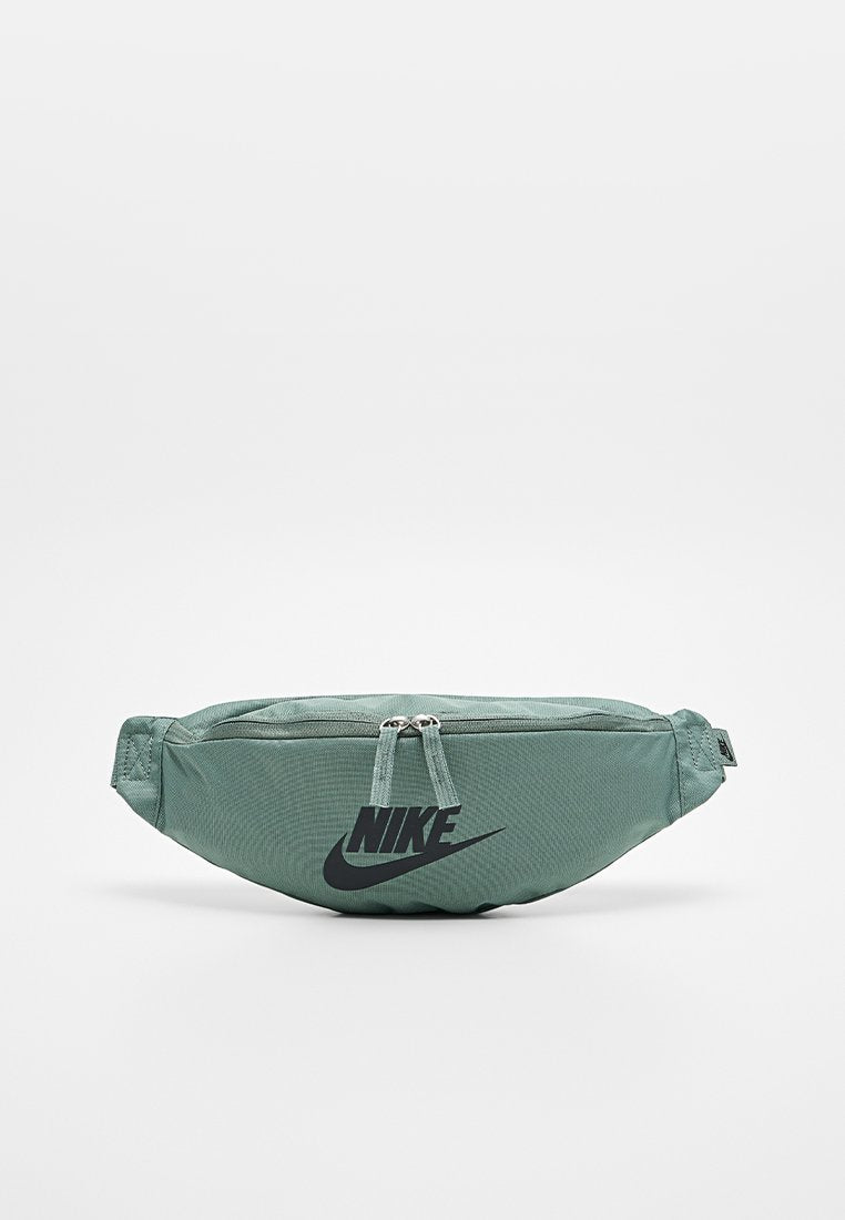 Nike Sportswear HERITAGE