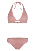 Rosa Bikini-Set mit einem Haltertop mit verstellbaren Bändern, einem tiefen Ausschnitt und passenden niedrig sitzenden Unterteilen, aus glattem Material gefertigt.