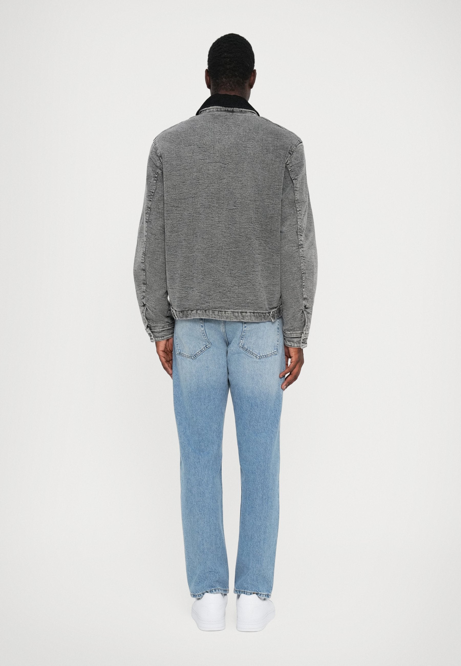 BLOUSON Media 4