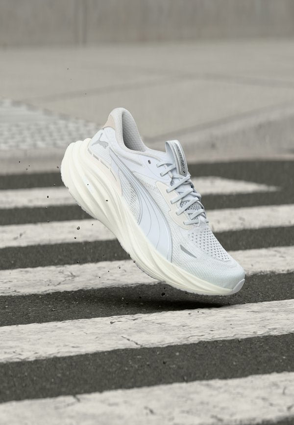 Puma MAGNIFY NITRO 3 - Road running shoes - white/warm white