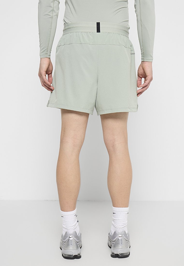 Nike Performance