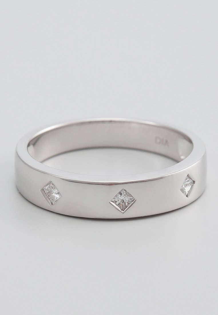 DIAMANT L'ÉTERNEL