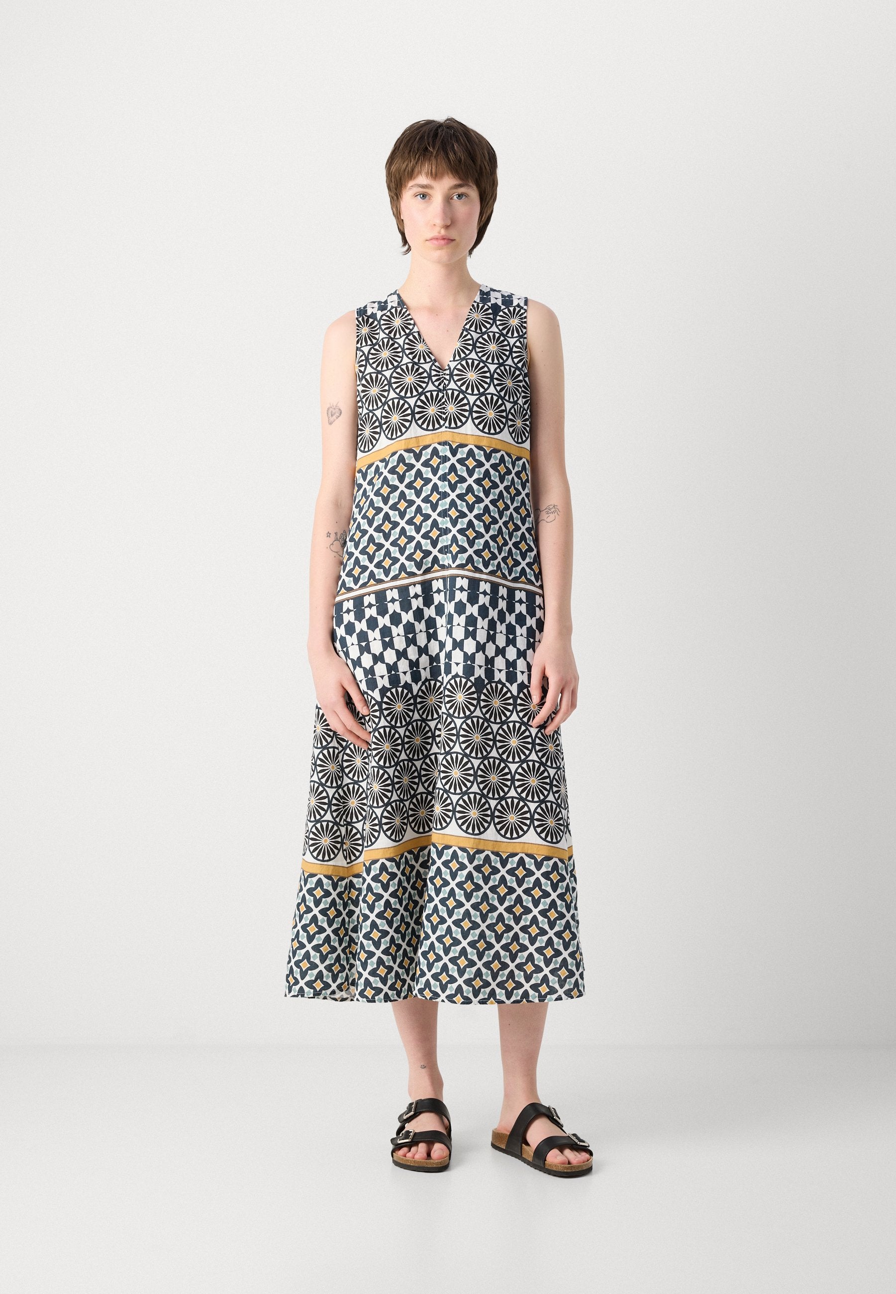 Marc O'Polo DRESS SLEEVELESS V NECK FIT AND FLARE SHAPE CUTLINES PRINTED